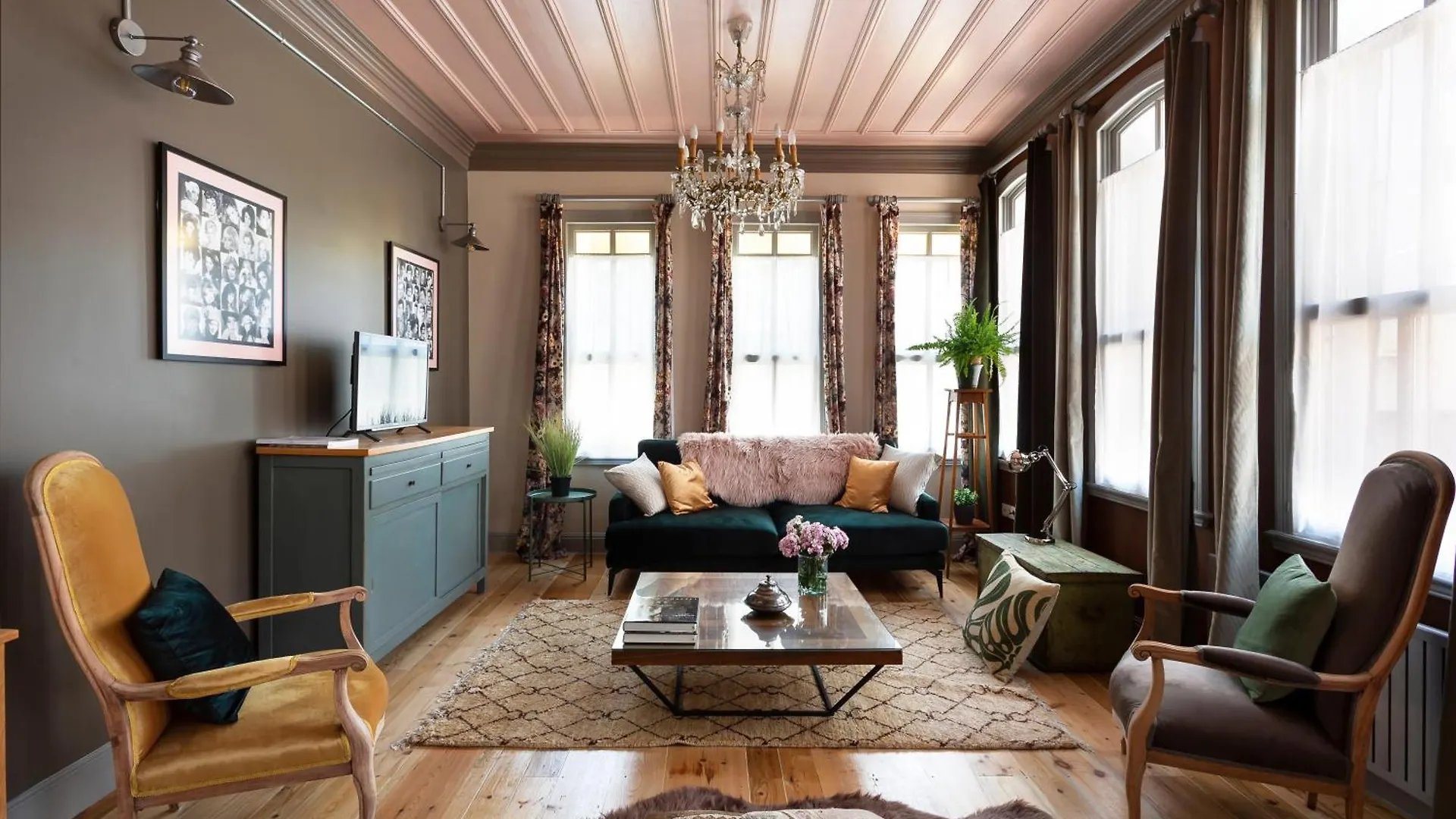 Tastefully Decorated House In Old City - Rose location